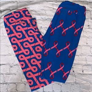 🆕NWT set of 2 Breast Cancer Awareness OS leggings